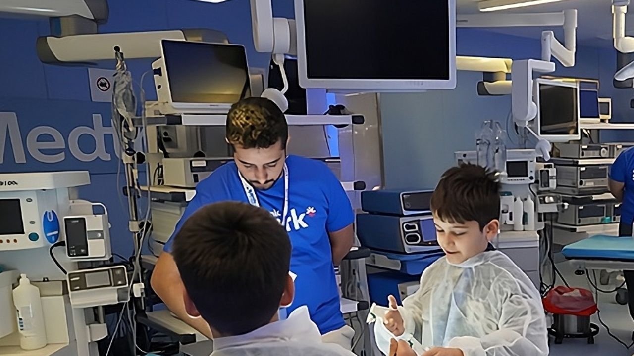 Sağlık Teknolojileri Eğitimi Gençleri Geleceğin Meslekleriyle Nasıl Buluşturuyor? 2 Sağlık Teknolojileri Eğitimi